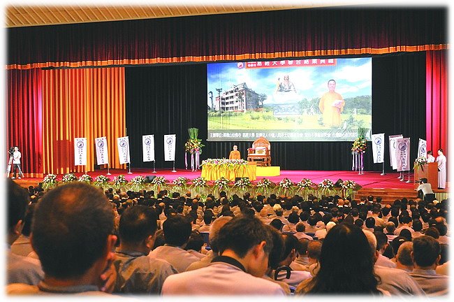 The joined graduation Ceremony of Yi-Ching Unversity.